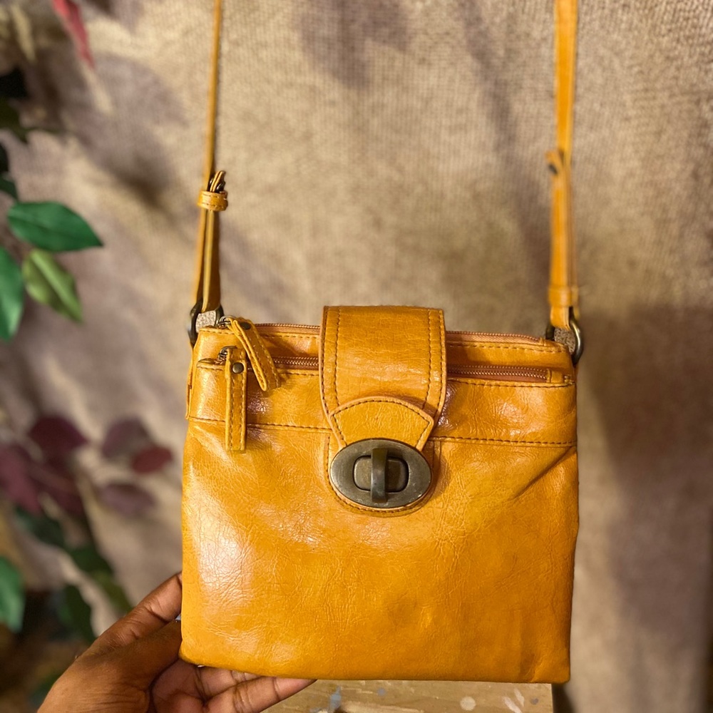 YELLOW STYLISH CROSSBODY PURSE!